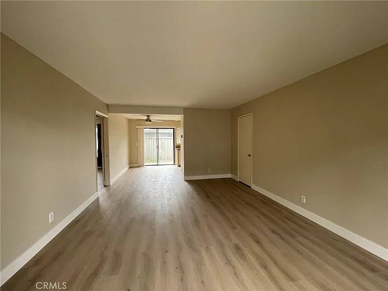 61 Streamwood #61 — Photo 5