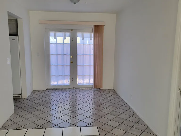 1927 Lincoln St #7 — Photo 5
