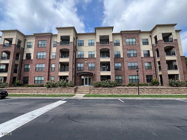 1st image of 700 Finsbury St APT 405