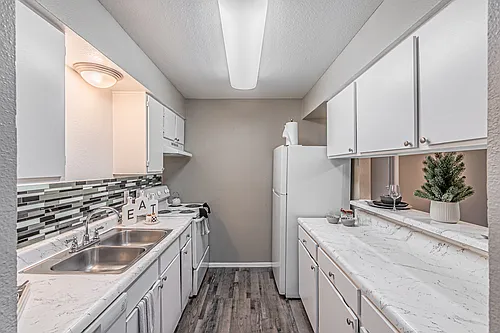 Thorn Manor Apartments Photo 1