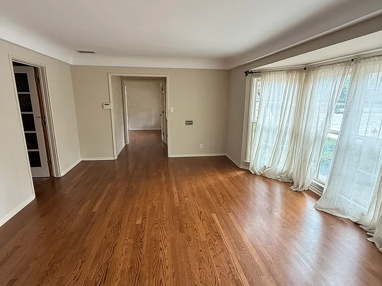 12901 Woodbridge St — Photo 9