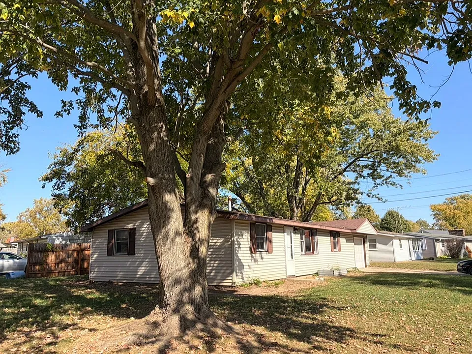 906 Eastwich Dr