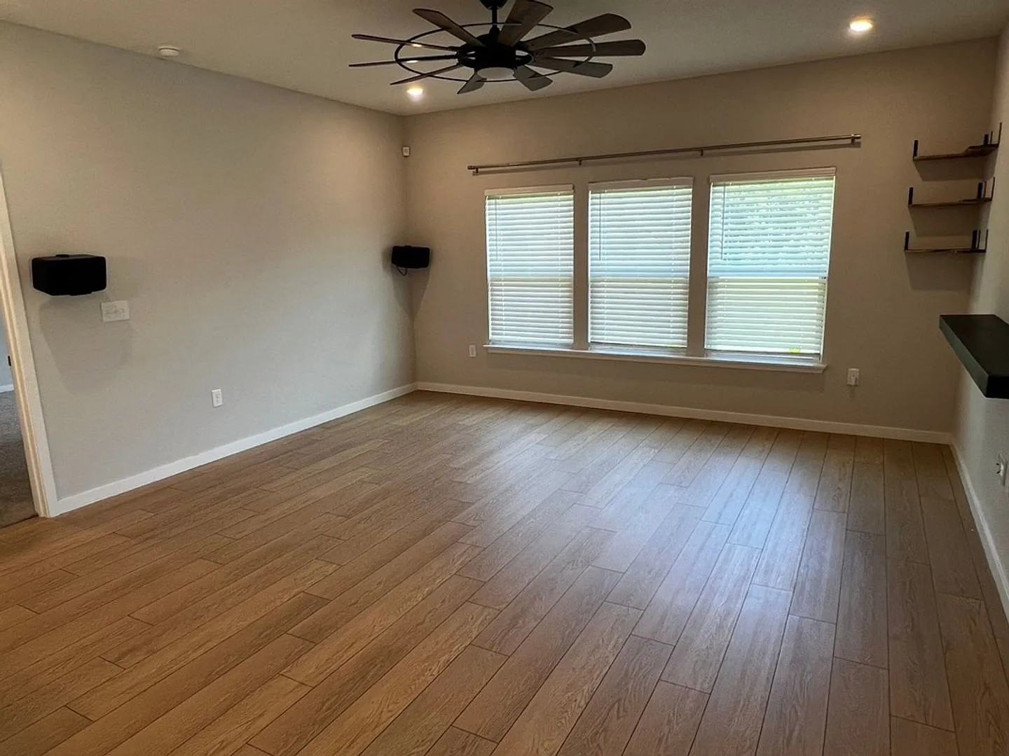 3BR/2BA Home for Rent: Available Immediately — Photo 3