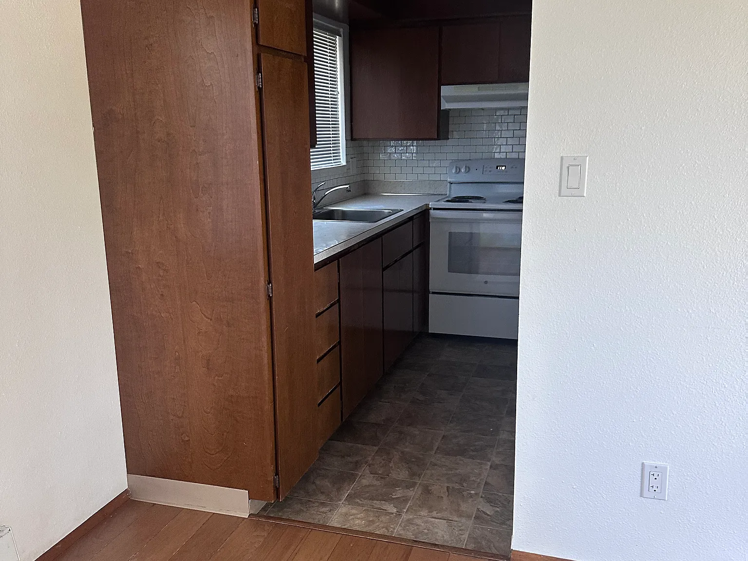 1 bed, 700 sqft, $1,550 — Photo 4