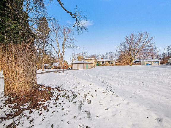 3rd image of 2175 Pioneer Dr