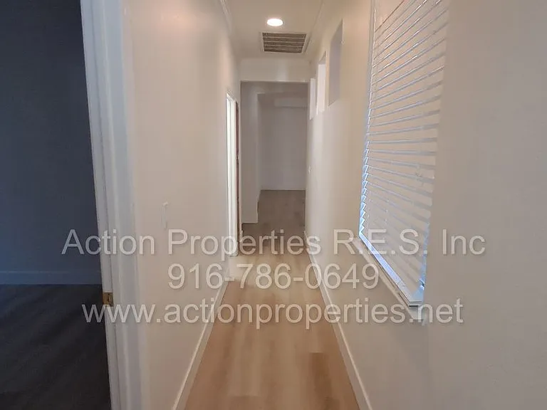 6145 Crater Lake Dr — Photo 8