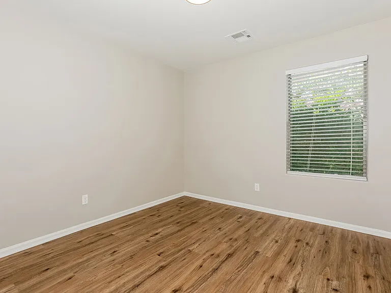 1084 S Olympic Dr — Photo 12