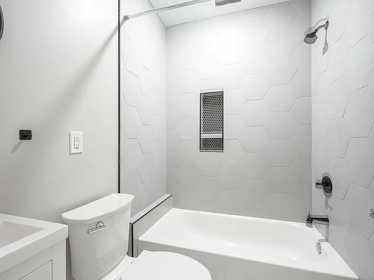 5223 Irving St #1 — Photo 17