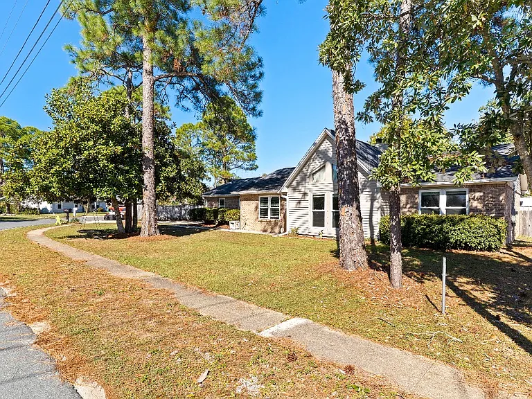 206 Seville Cir — Photo 22