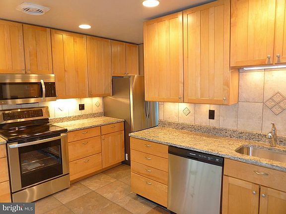 2nd image of 2124 S Quincy St #2