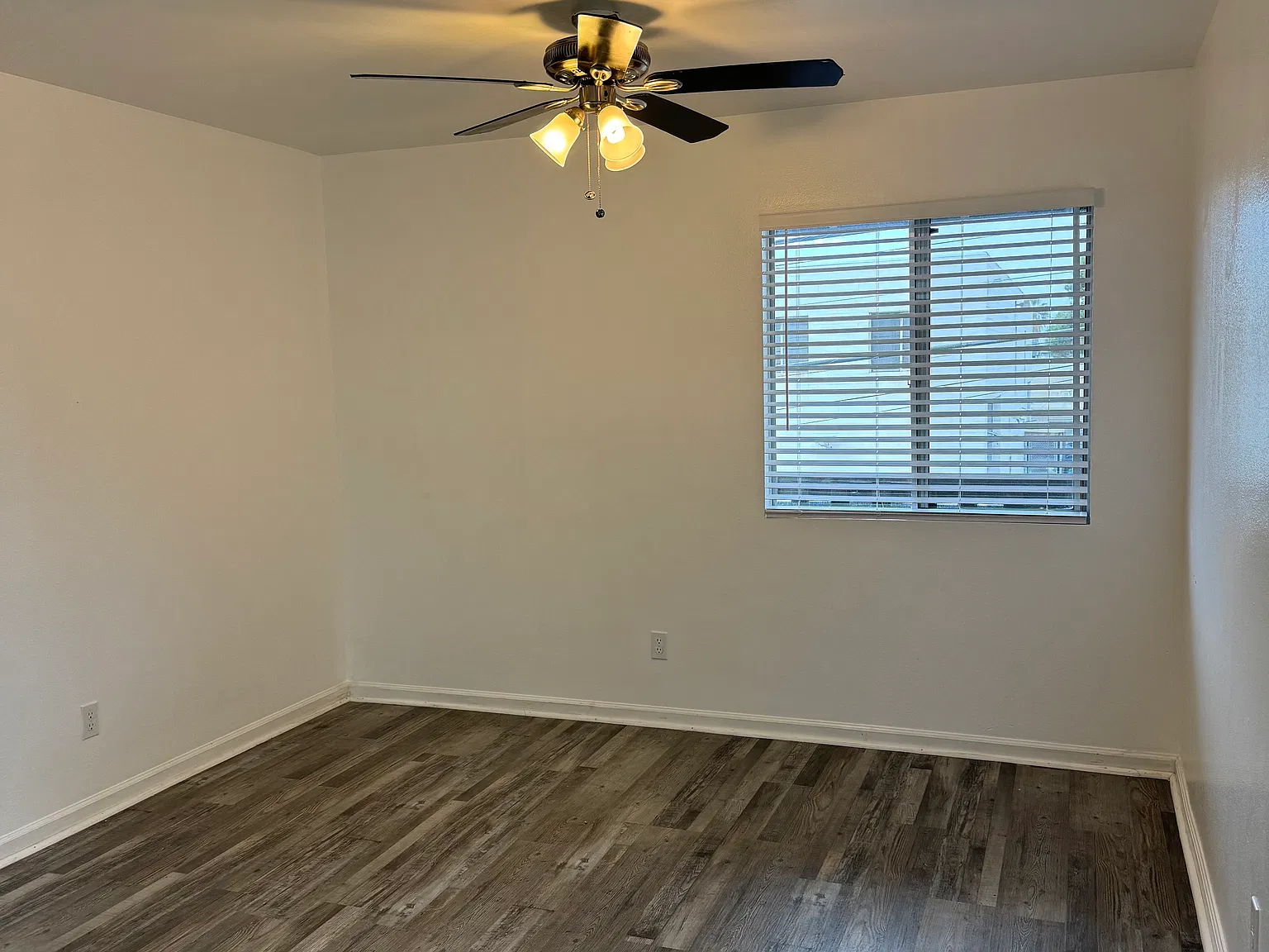 1221 Cushman Ave — Photo 4