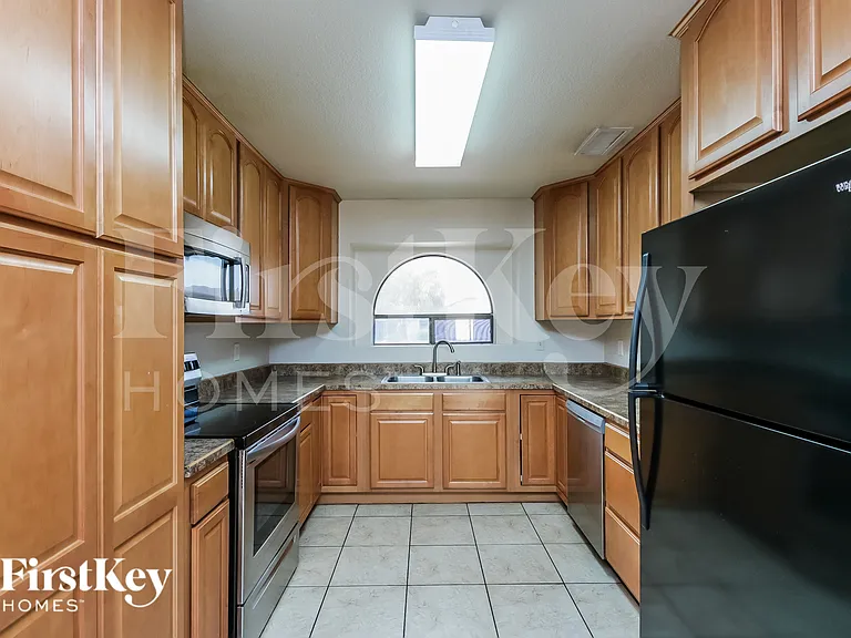 6410 W Townley Ave — Photo 9