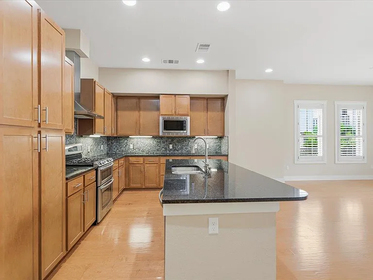 2520 Bluebonnet Ln #40 — Photo 10