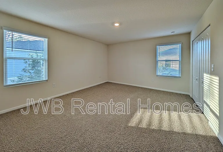 421 Aralia Ln — Photo 9