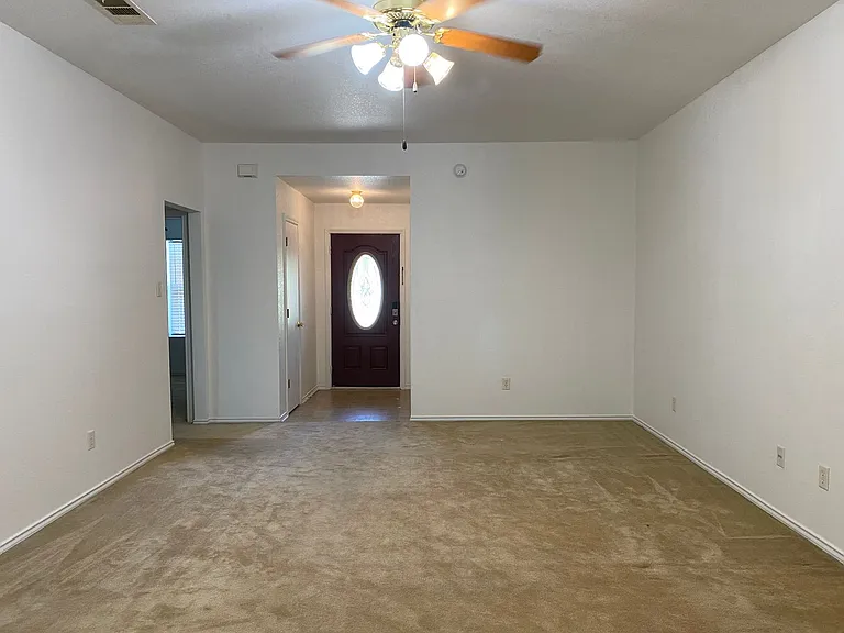 1809 Liberty Hill Dr — Photo 2