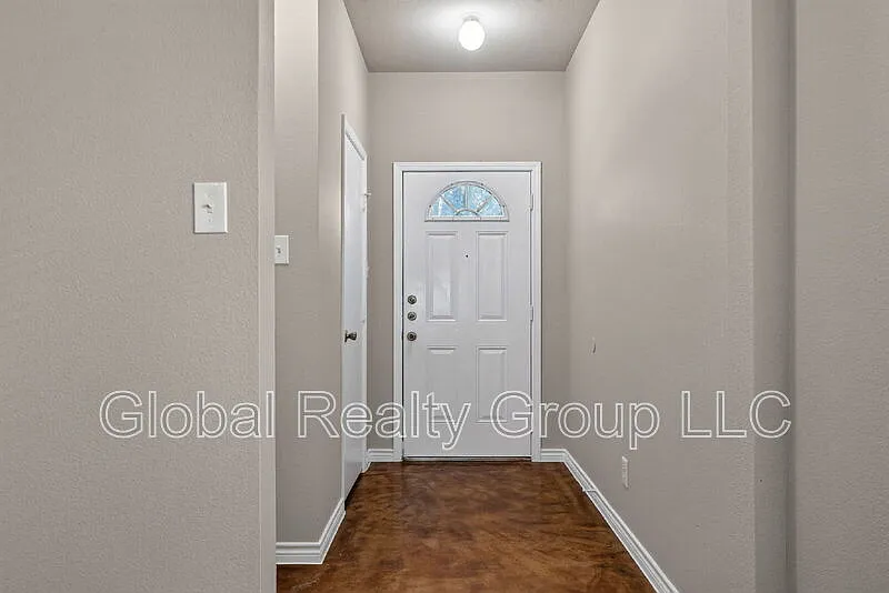 3 bed, 2.5 bath, 1265 sqft, $1,300 — Photo 4