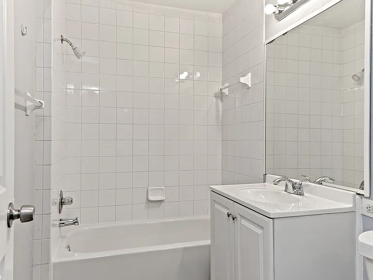 Columbia Park Apartments — Photo 8