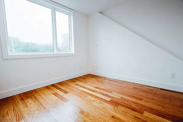 Rented by Nooklyn NYC LLC | media 100