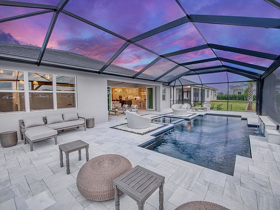 Stellar Pool Seating