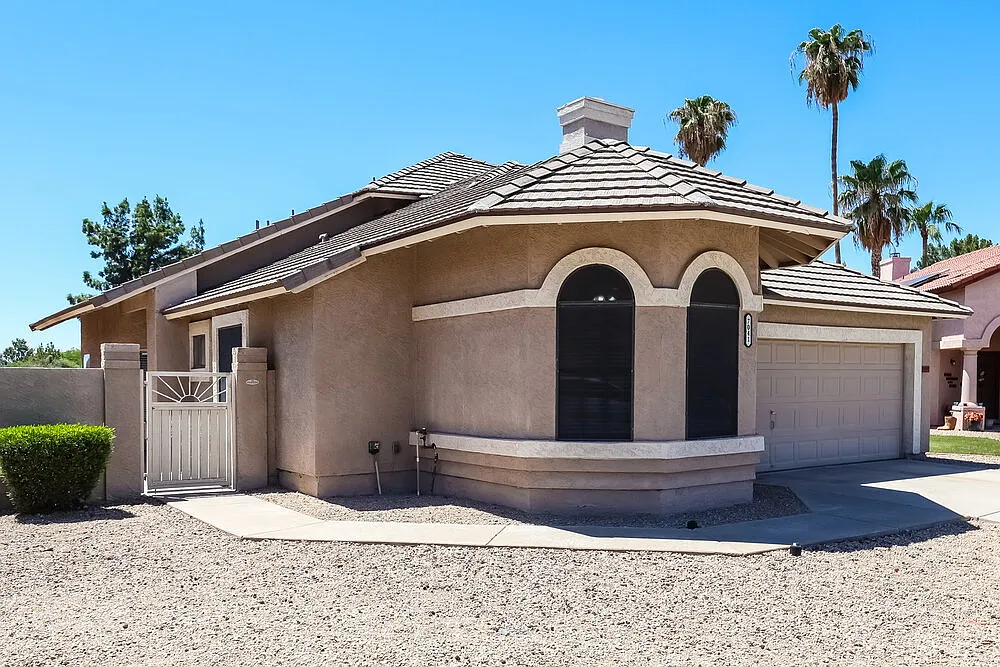 4 bed, 2.0 bath, 2269 sqft, $2,805 — Photo 4