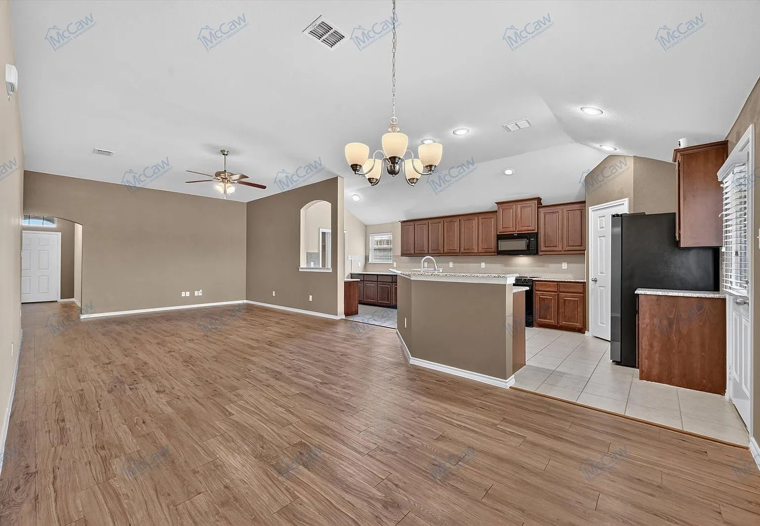 4 bed, 2.0 bath, 1854 sqft, $2,200 — Photo 3