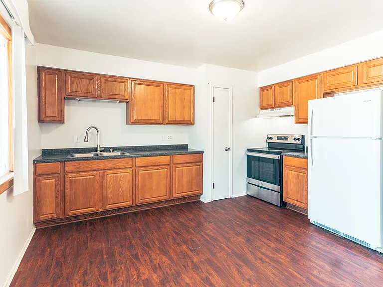 1490 Brady Ave — Photo 16
