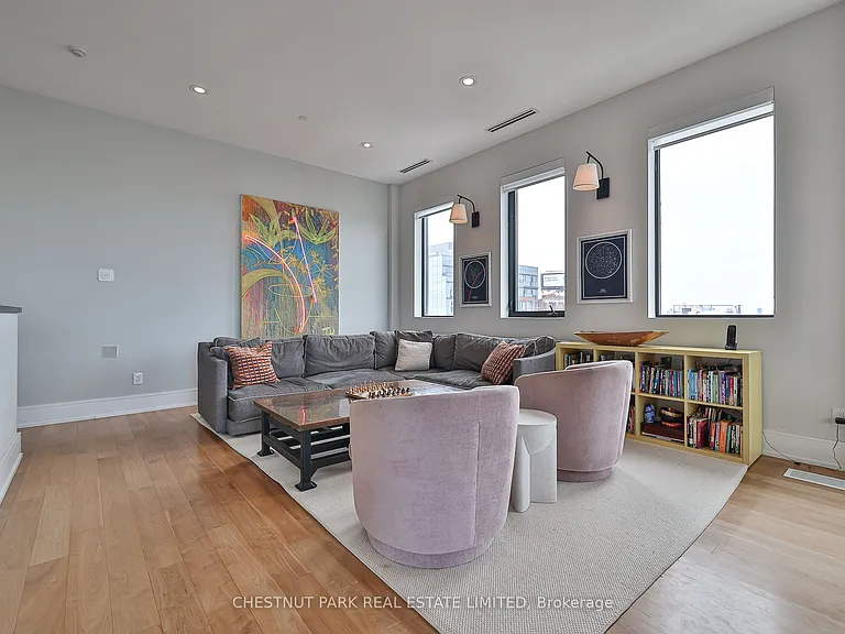 540 College St #Penthouse 2 — Photo 7
