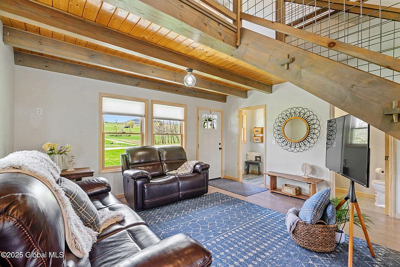 5th image of 40 Wilderness Way