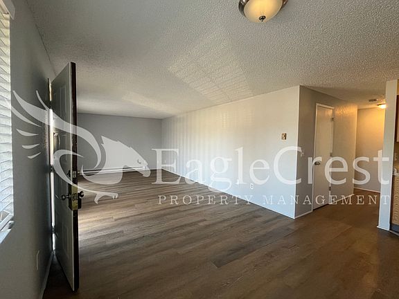 5th image of 320 NE C St APT C