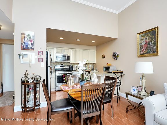 4th image of 120 Wellington Ct APT 4G