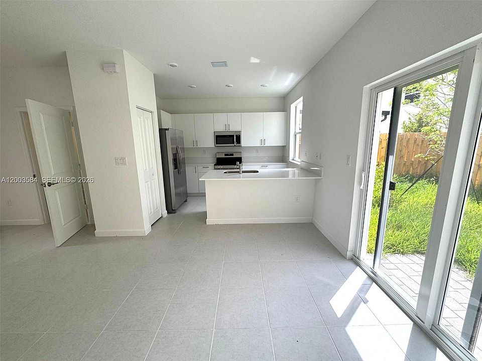 1st image of 2877 SE 24th Ave #1-28
