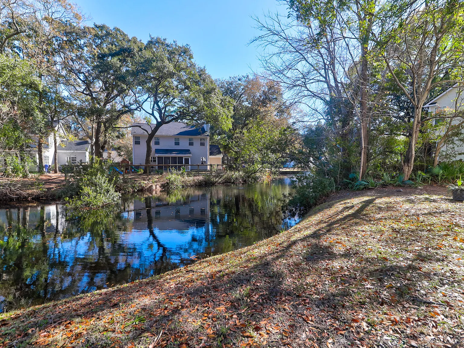 3 bed, 2.0 bath, 1625 sqft, $5,500 — Photo 3