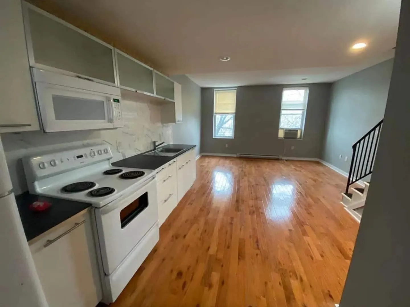 3 bed, $1,300 — Photo 3