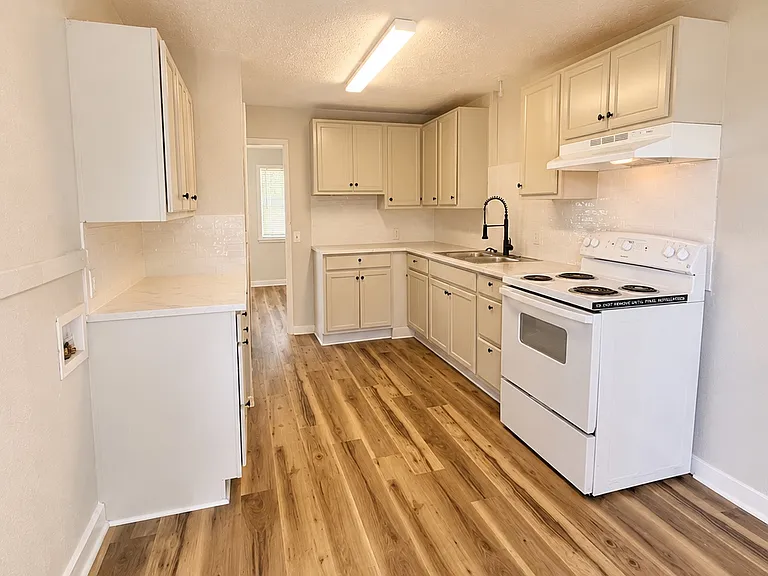 3920 Oaklawn Dr — Photo 5