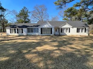 12 Country Club Dr, Laurel, MS 39440