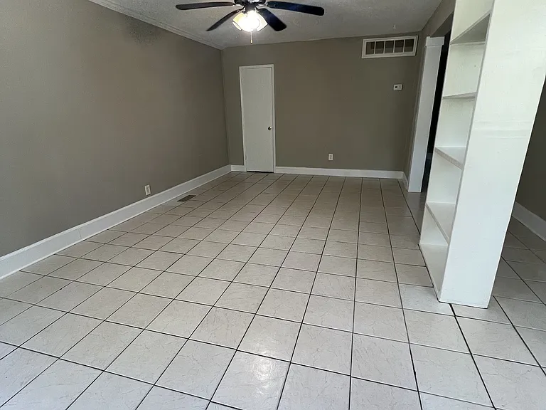 570 Denton Dr #B — Photo 7