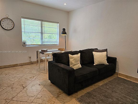 4th image of 500 14th St APT 203