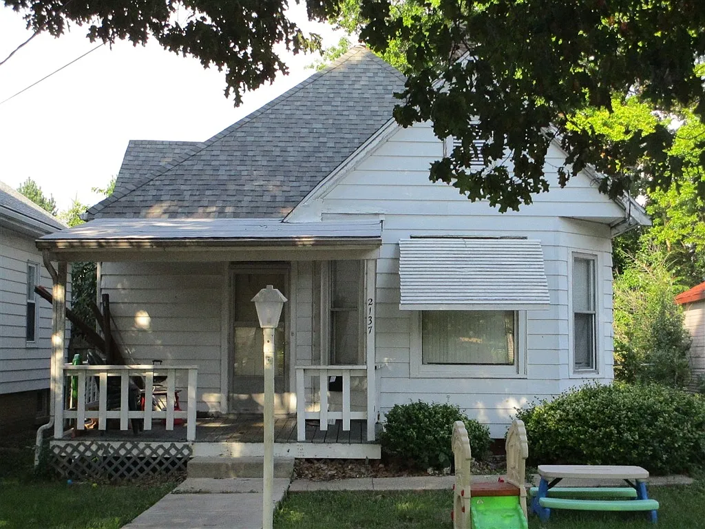 2137 N Central Ave photo 1