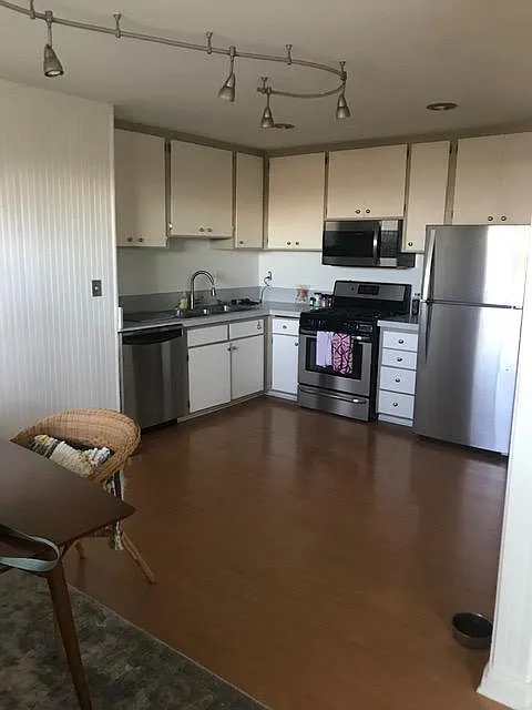 2 bed, 1.5 bath, 1050 sqft, $4,650 — Photo 4
