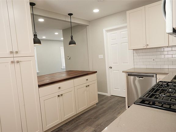 5th image of 469 S Lowell Blvd