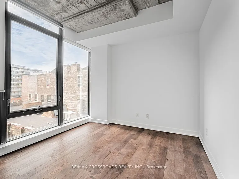 560 King St W #524 — Photo 23