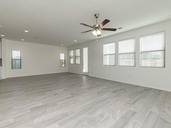 4th image of 9113 Garnet Dr