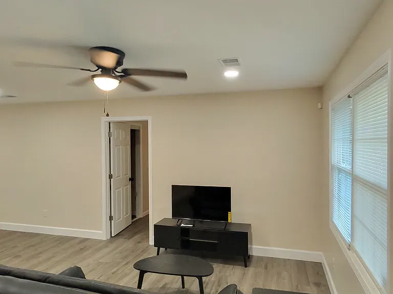 832 Newman St — Photo 6