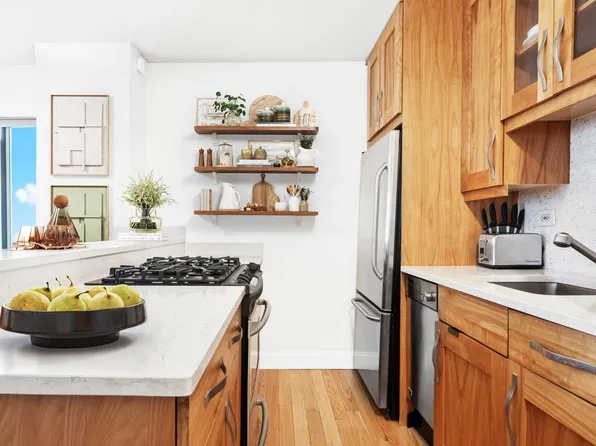 1991 Broadway image 5 of 9