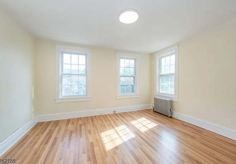 19 Center Ave — Photo 20