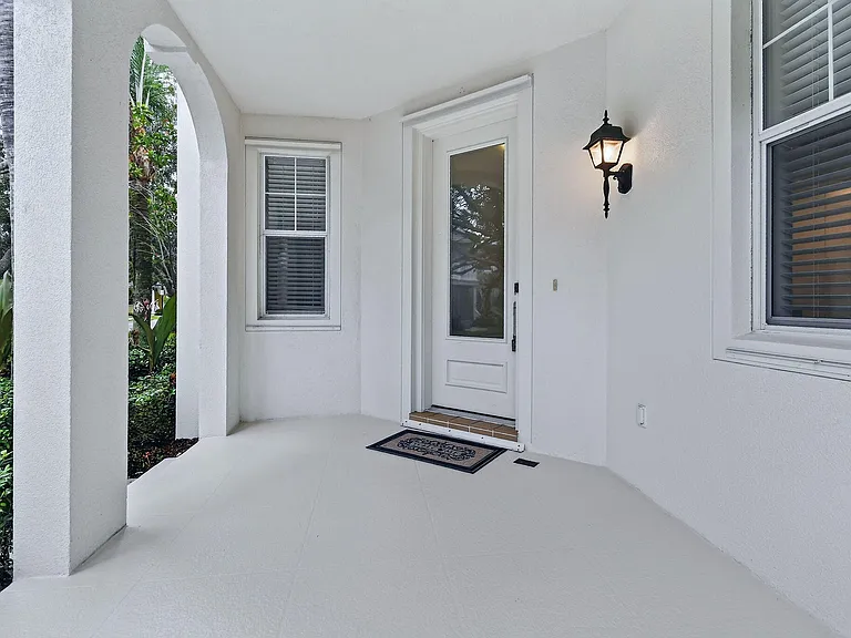 303 Caravelle Dr — Photo 6