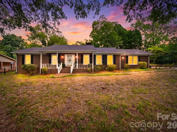 1756 12th Street Dr NW, Hickory, NC 28601