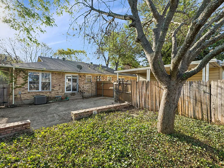 7023 Kingsbury Dr — Photo 15
