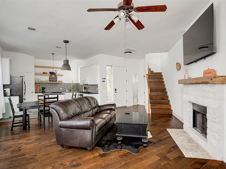 1802 Village Oak Ct — Photo 7