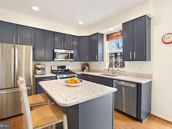 4th image of 3915 Elbert Ave #A